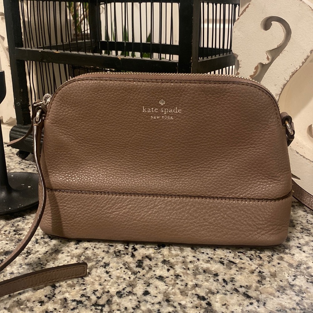 ♠️ Taupe Kate Spade Crossbody Bag ♠️